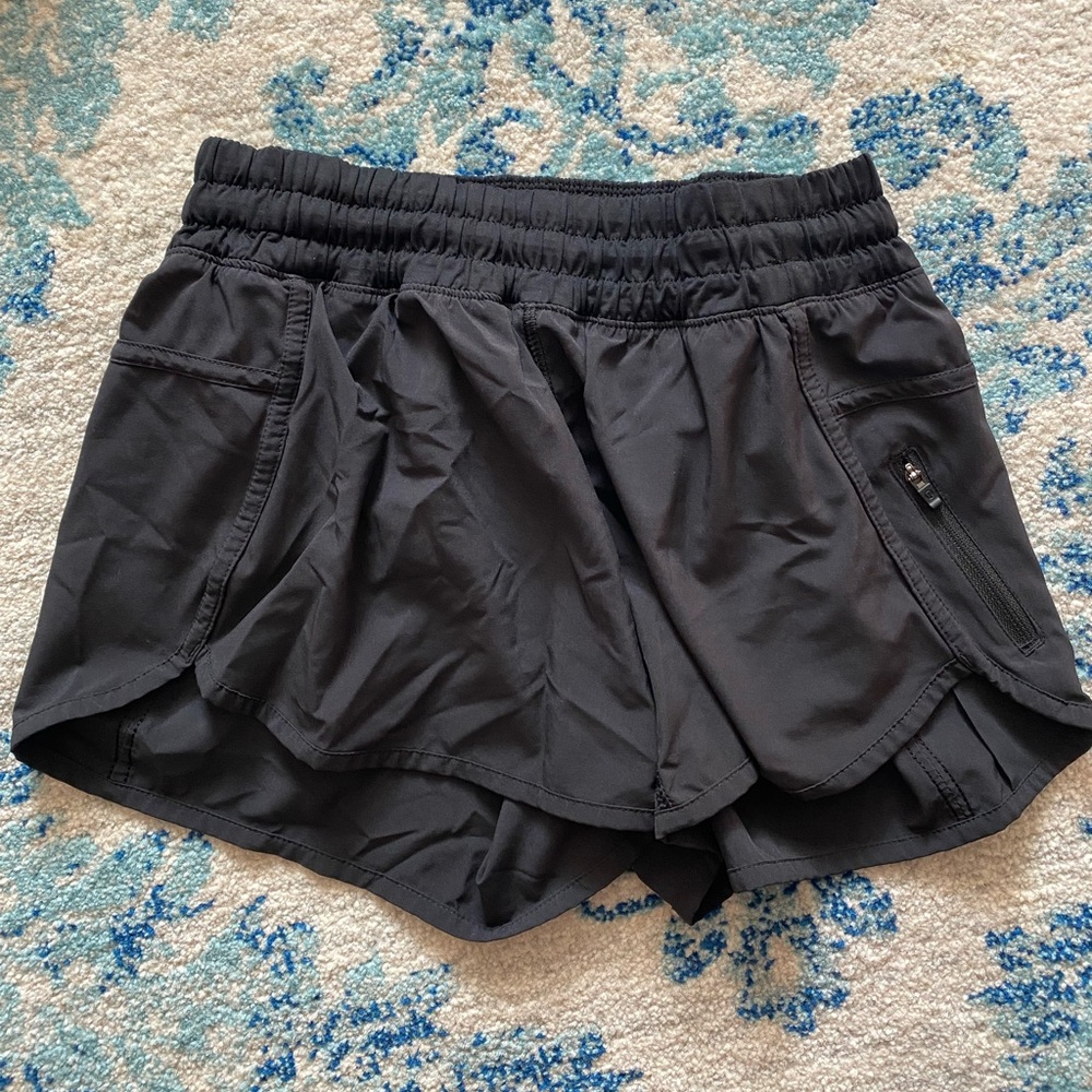 Lululemon shorty hot shorts
